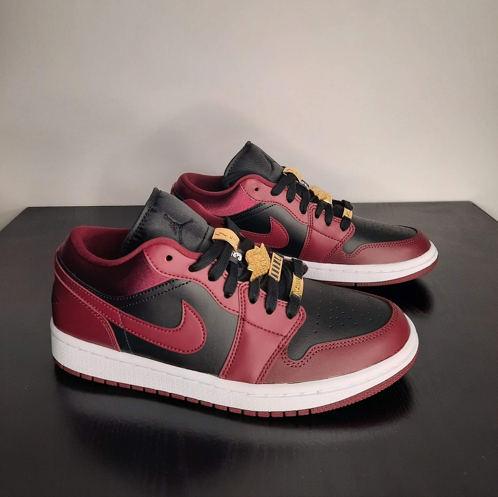 AIR JORDAN 1 RETRO LOW SE DB6491-600 Beetroot Women size 7